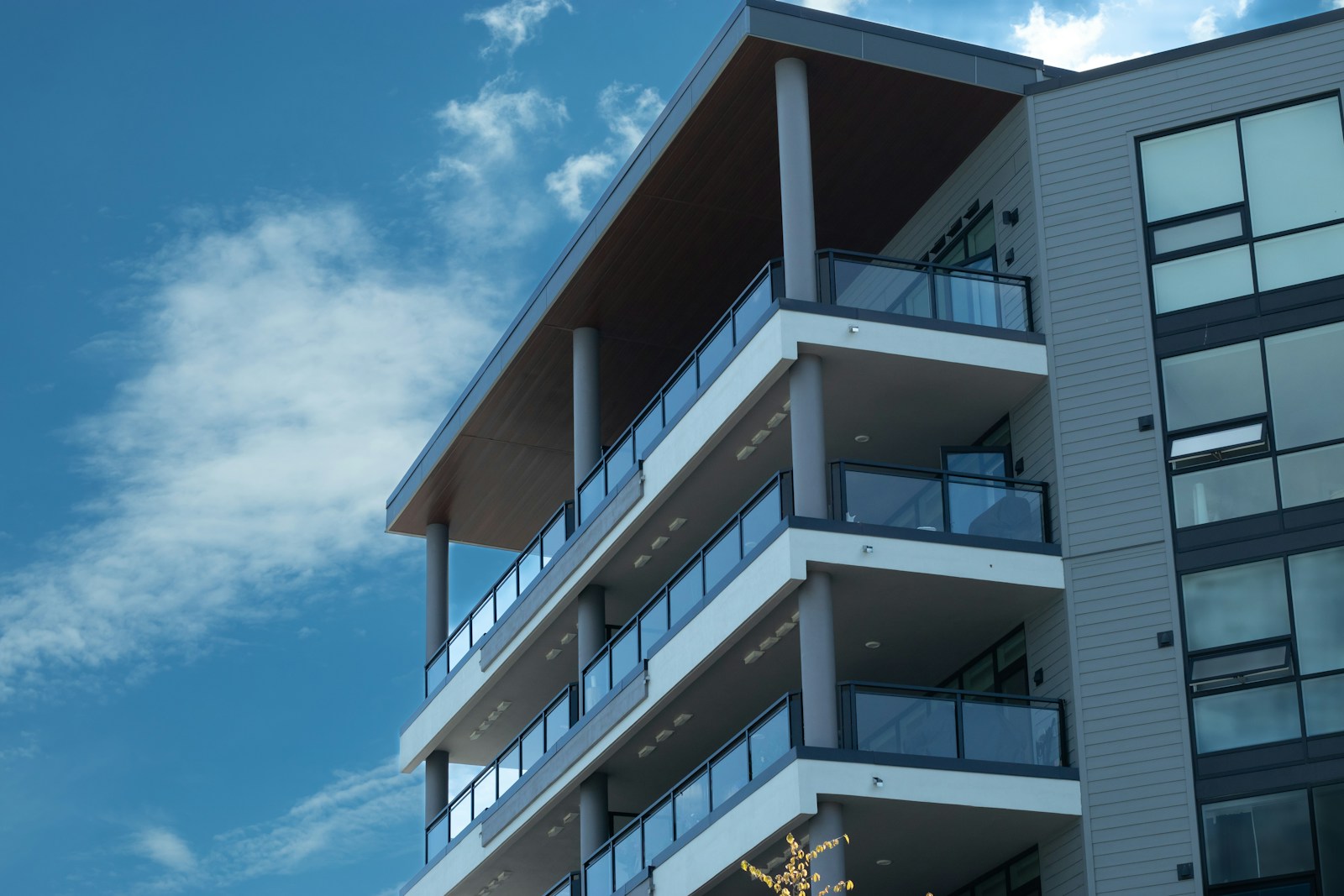 A tall building with balconies and balconies on the balconies